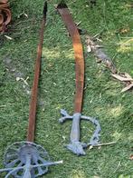 2 oude doorleefde sabels/zwaarden voor decoratie (brocante), Ophalen of Verzenden, Gebruikt