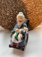 Spaarpotje: Oma in Schommelstoel met Kat, Ophalen of Verzenden, Gebruikt, Overige materialen, Mensenbeeld