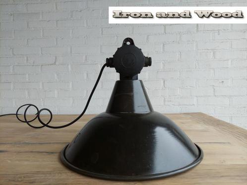 Stoere zwarte oude emaille vintage lamp afm H32 D37, Antiek en Kunst, Antiek | Lampen, Ophalen of Verzenden