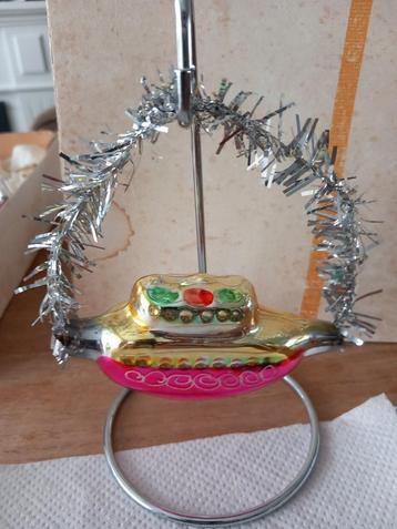 Vintage kerstbal beschikbaar voor biedingen