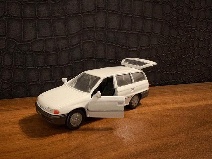 Opel Astra 5 deurs van gama, Hobby en Vrije tijd, Modelauto's | 1:43, Nieuw, Auto, Gama, Ophalen of Verzenden