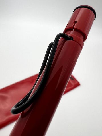 Lamy Safari vulpotlood rood 0,5 mm met zwarte clip beschikbaar voor biedingen