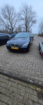BMW 5-Serie 2.2 I 520 AUT 2004 Blauw kapotte motor, Auto's, Achterwielaandrijving, Beige, Blauw, Particulier