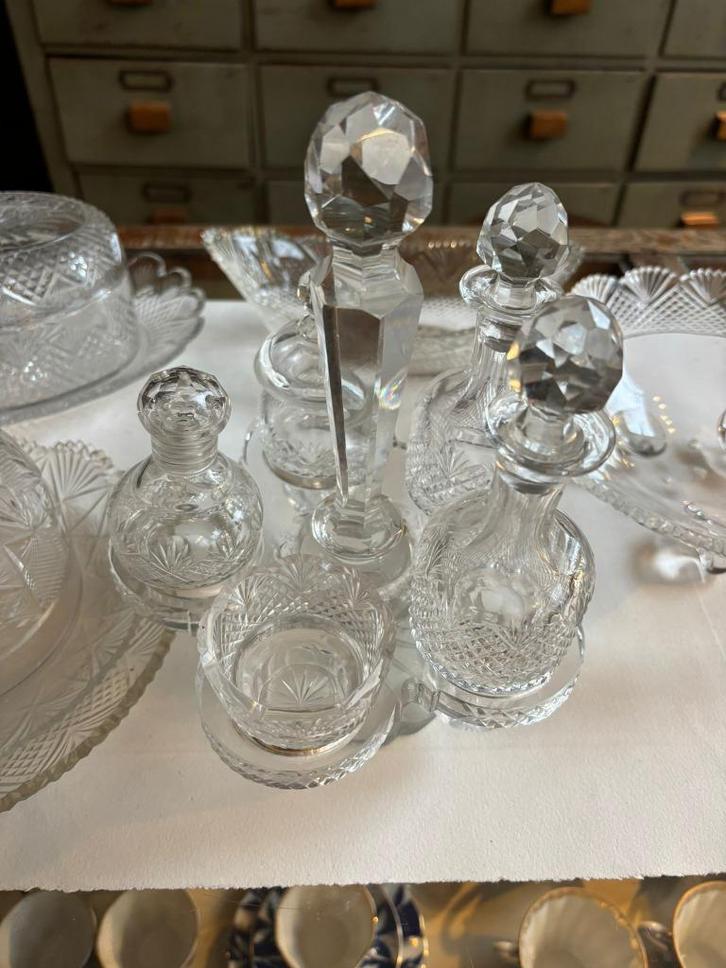 Antieke geslepen kristallen serviesstukken. Sierlijk, Antiek en Kunst, Antiek | Servies compleet, Ophalen of Verzenden