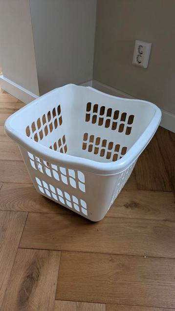 Wasmand beschikbaar voor biedingen