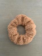 Beige teddy scrunchie. Nieuw!, Nieuw, Verzenden