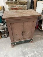 Antieke Kluis met Leeuwenpoten, Ophalen, Gebruikt