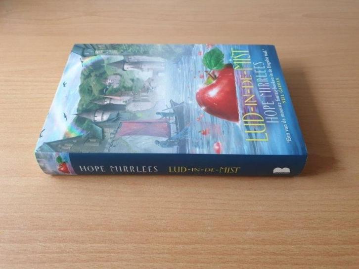 Hope Mirrlees - Lud-in-de-Mist (HC + omslag), Boeken, Fantasy, Gelezen, Ophalen of Verzenden