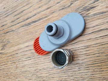 Percolator en opzetstuk tuinslang op kraan beschikbaar voor biedingen