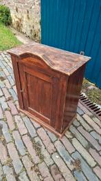 Klein antiek hangkastje., Ophalen