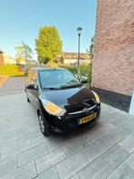 Hyundai i10 1.1 I 5DR 2012 Zwart, Auto's, Euro 5, 4 cilinders, 400 kg, Leder en Stof