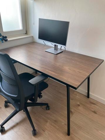 Bureau / Tafel beschikbaar voor biedingen