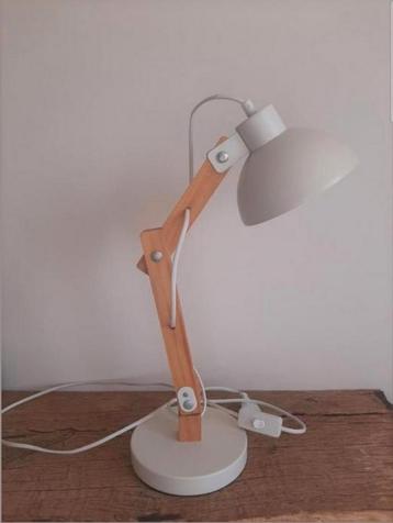 Leuke witte nachtlamp bureaulamp Scandinavische stijl beschikbaar voor biedingen