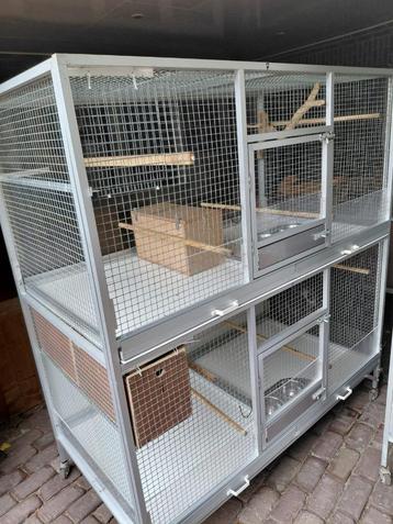 Dubbele aluminium verrijdbare kooien. beschikbaar voor biedingen