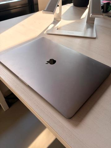 MacBook Pro 15" 2018 i9 32GB 1TB AMD Radeon Pro Space Gray beschikbaar voor biedingen