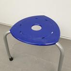 Ahrend kruk - blauwe kunststof zitting, Ophalen, Gebruikt, Hout