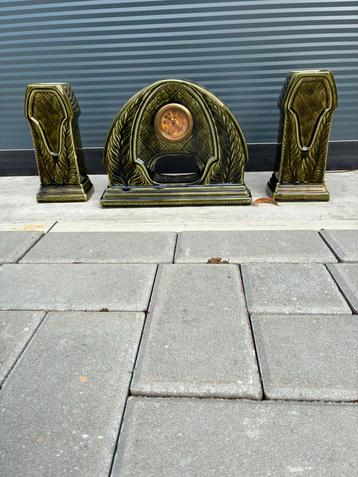 Oud porseleinen klokkenstel beschikbaar voor biedingen