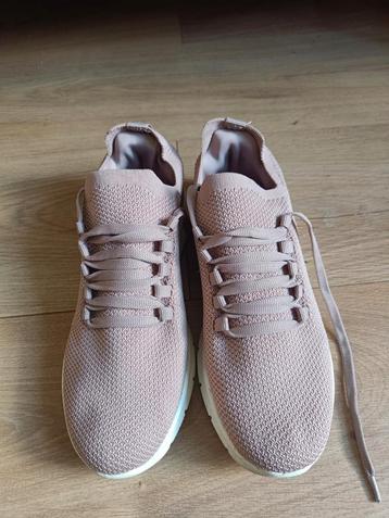 Roze sneakers maat 37 beschikbaar voor biedingen