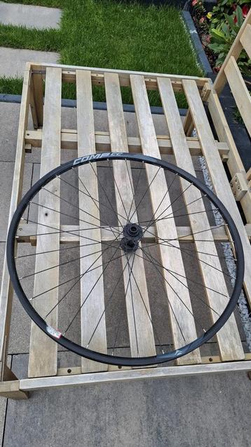 Voorwiel 28 inch beschikbaar voor biedingen