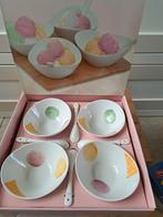 Nieuwe  dessert/ ijsschaaltjes met lepels, Huis en Inrichting, Keuken | Servies, Ophalen of Verzenden, Zo goed als nieuw, Overige materialen
