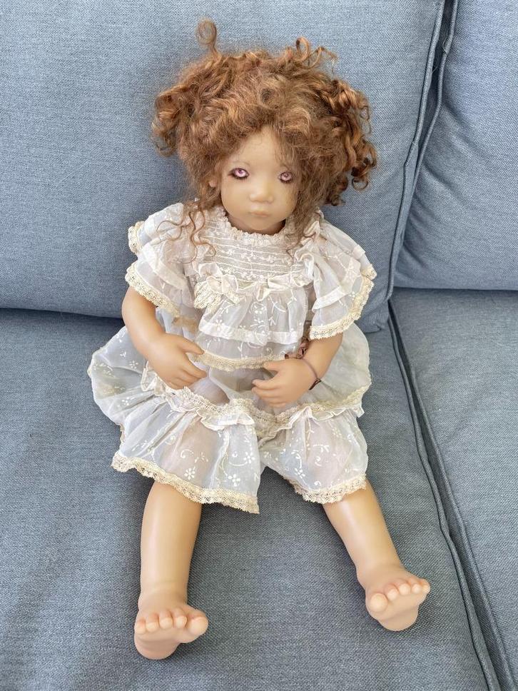 Annette Himstedt Irmi uit 1997, 57cm., Verzamelen, Poppen, Gebruikt, Pop, Levensecht of Reborn, Ophalen of Verzenden