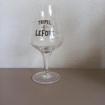 Verschillende bierglazen beschikbaar voor biedingen
