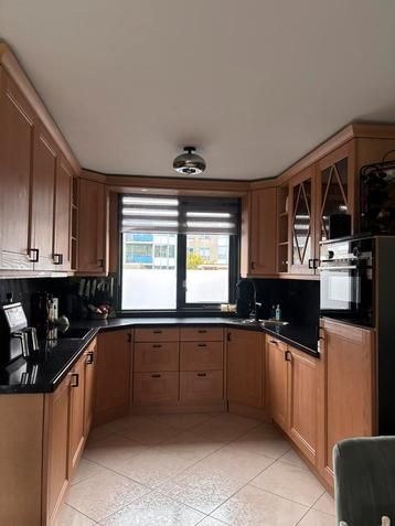 Complete keuken met kasten en werkblad – 470 cm totaal beschikbaar voor biedingen