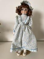 Mooie vintage pop met porcelein hoofd handen en onderbenen, Verzamelen, Poppen, Gebruikt, Ophalen of Verzenden, Pop