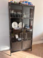 Stalen vitrinekast industrieel (Pronto wonen), Huis en Inrichting, Ophalen, 50 tot 100 cm, Zo goed als nieuw, 150 tot 200 cm