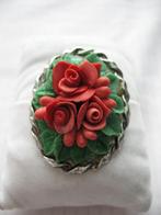 Broche Zilverkleur Koraalrode Uitgewerkte rozen *Vintage, Ophalen of Verzenden, Overige materialen, Broche