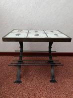 Krantenbak Bijzettafel met Tegels, Huis en Inrichting, Minder dan 45 cm, Minder dan 55 cm, Gebruikt, Metaal of Aluminium