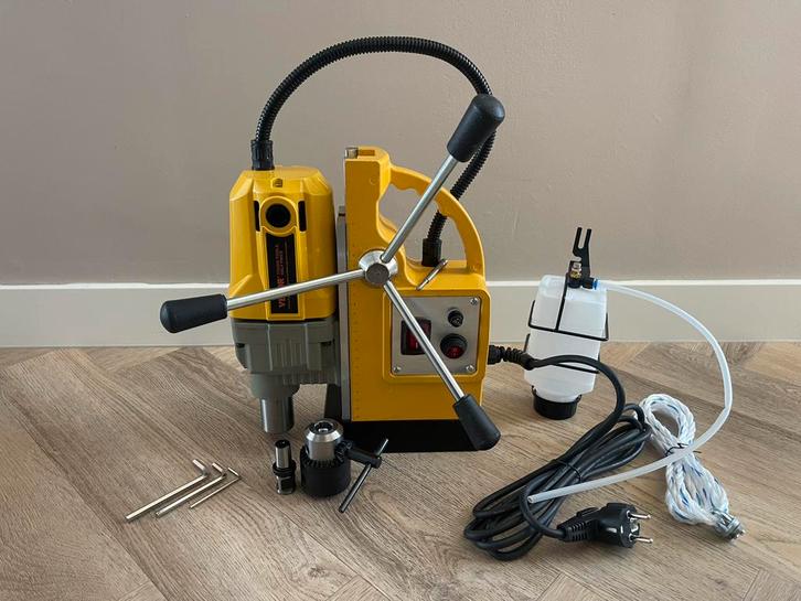 Nieuwe magneetboormachine tot 50mm/1400watt met boorkop., Doe-het-zelf en Verbouw, Gereedschap | Boormachines, Nieuw, Boormachine