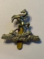 British WW2 Cap Badge Royal West Kent Que.Own, Verzamelen, Verzenden, Landmacht, Engeland, Embleem of Badge