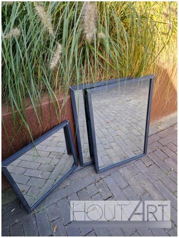 Spiegel met stalen lijst! Industrieel en iets aparts! beschikbaar voor biedingen