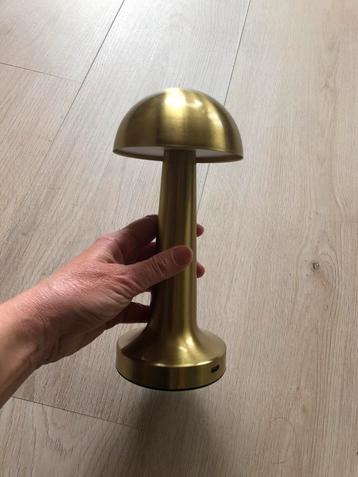 Oplaadbaar Tafellampje - Goudkleurig beschikbaar voor biedingen