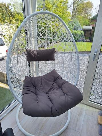 Hangende stoel hangstoel eistoel egg chair hang wit / grijs