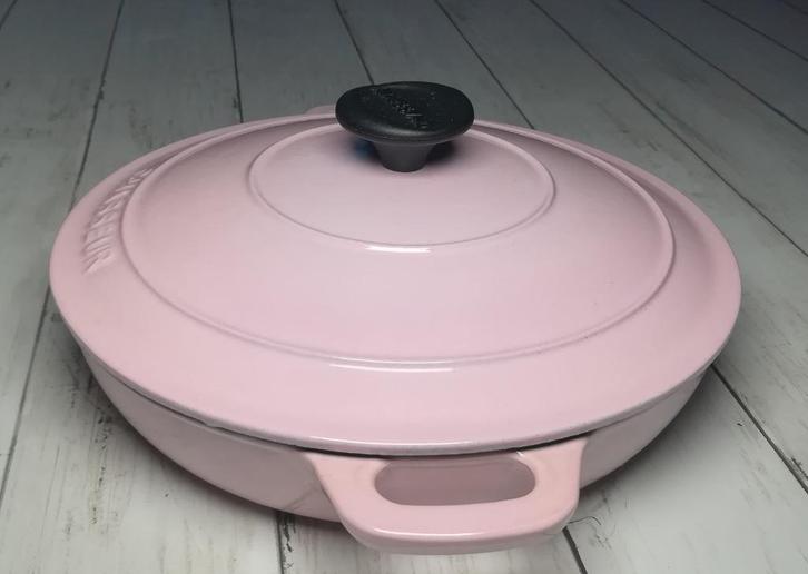 ️⭐️ Chasseur Cast Iron Casserole 25cm, Huis en Inrichting, Keuken | Potten en Pannen, Zo goed als nieuw, Kookpan of Snelkookpan
