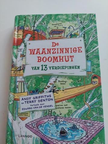 De waanzinnige boomhut van 13 verdiepingen hardcover beschikbaar voor biedingen