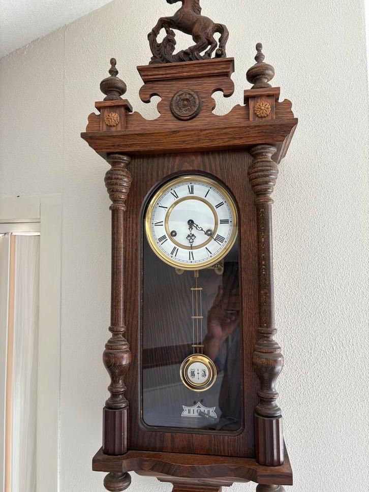 Antieke Hangklok met Paardenbeeld, Antiek en Kunst, Antiek | Klokken, Ophalen