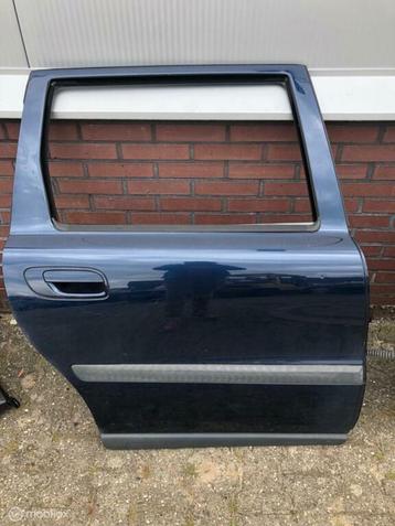 Achterportier rechts met ruit  metallic blauw 4-deurs Volvo beschikbaar voor biedingen