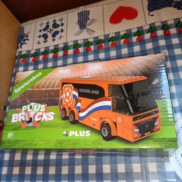 Nieuwe Nederlands Elftal spelersbus Plus Bricks beschikbaar voor biedingen