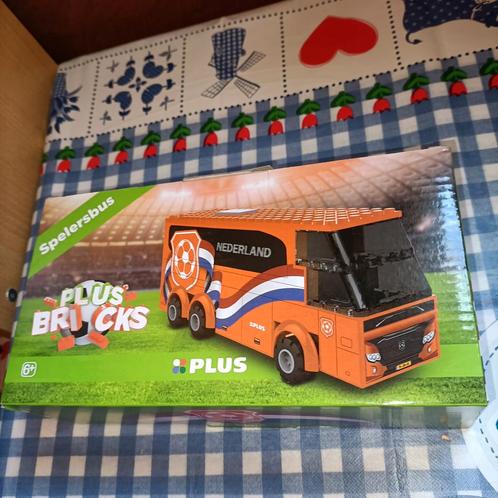 Nieuwe Nederlands Elftal spelersbus Plus Bricks, Verzamelen, Sportartikelen en Voetbal, Nieuw, Vaantje of Sjaal, Ophalen of Verzenden