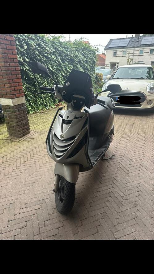 Piaggo zip 2019, Fietsen en Brommers, Scooters | Piaggio, Gebruikt, Zip, Maximaal 25 km/u, Benzine, Ophalen