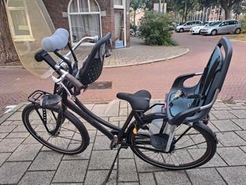 Fiets met voor- en achterzitje beschikbaar voor biedingen
