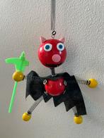 Draak van hout hangt aan springveer 13 cm, Verzamelen, Ophalen of Verzenden