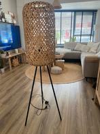 Staande rotan lamp kwantum, Huis en Inrichting, Lampen | Vloerlampen, Ophalen, Zo goed als nieuw