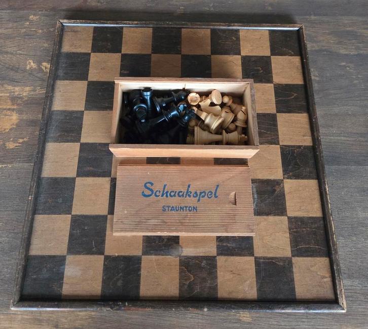 Oud schaakbord met houten Staunton Homas schaakstukken, Hobby en Vrije tijd, Gezelschapsspellen | Bordspellen, Gebruikt, Ophalen of Verzenden
