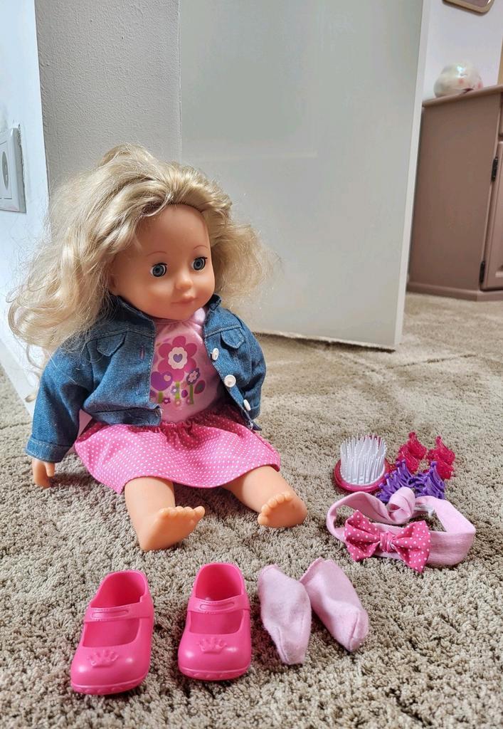 Pratende pop Anna, met accesoires, Kinderen en Baby's, Speelgoed | Poppen, Zo goed als nieuw, Overige typen, Ophalen of Verzenden