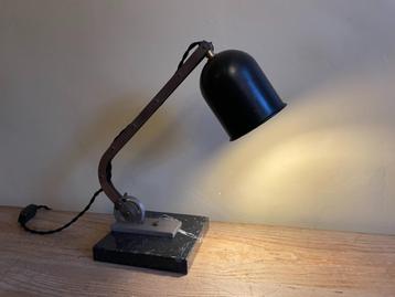 Vintage Bureaulamp Tafellamp met marmer en metaal Frans beschikbaar voor biedingen