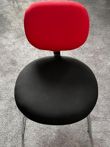 2 Artifort Stoelen beschikbaar voor biedingen